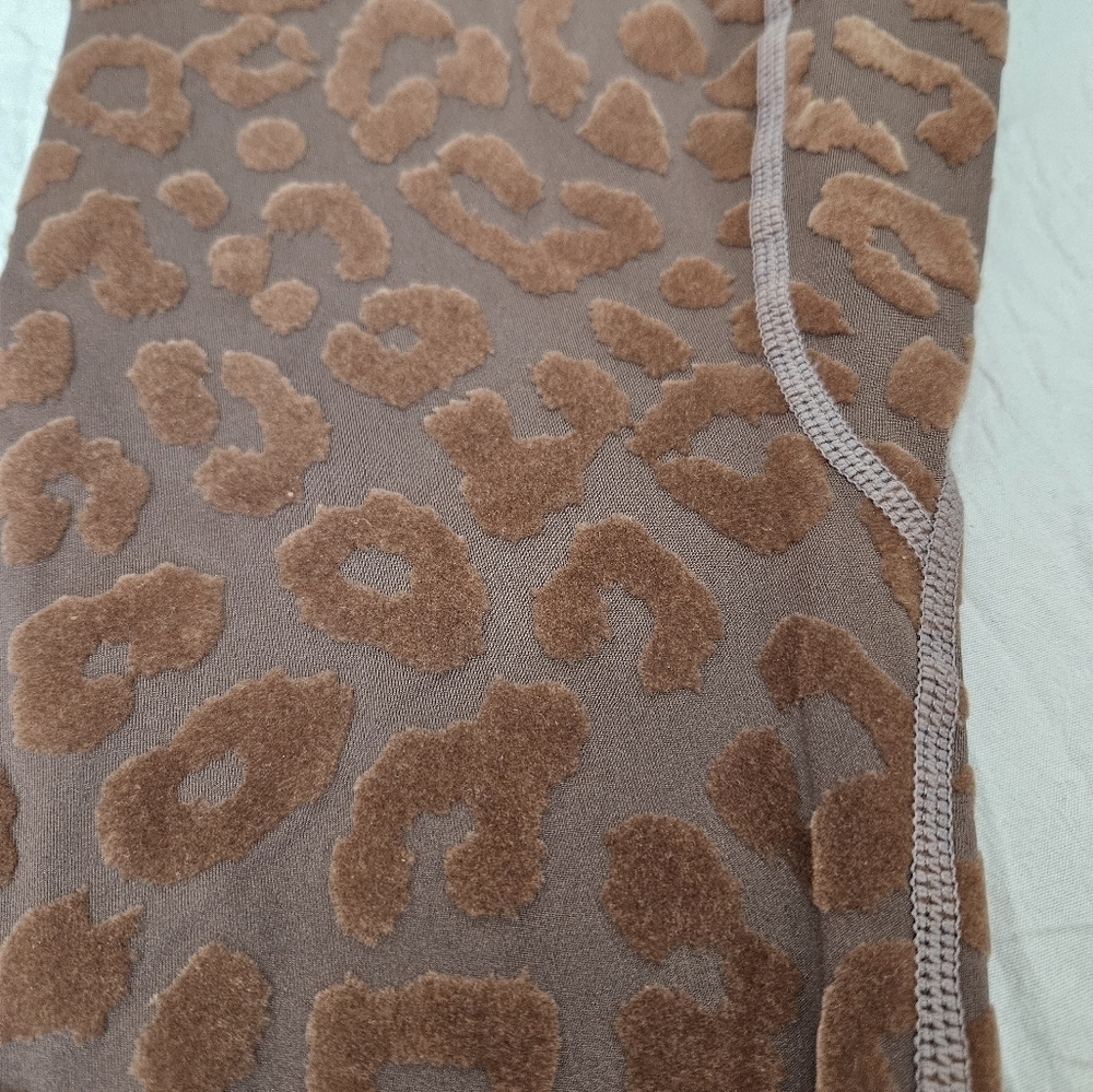 BALANCE ATHLETICA The Lux Pant Panther Velvet Leopard Legging - Picture 3 of 6